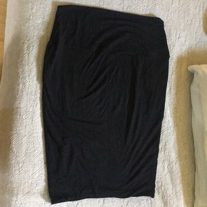 Isabella Oliver pencil skirt black. Size 4.